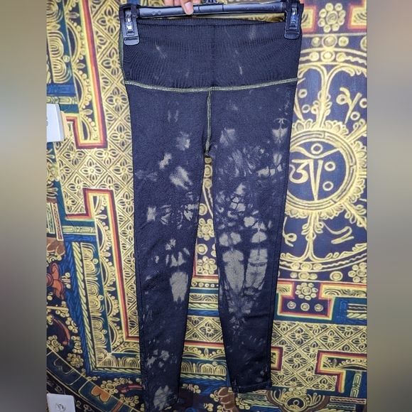 Good American Tie Dye Seamless Leggings in Agave Size 1/2 - Picture 4 of 9
